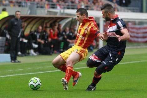  格勒诺布尔门将开挂表现，单场九次扑救力保城门不失